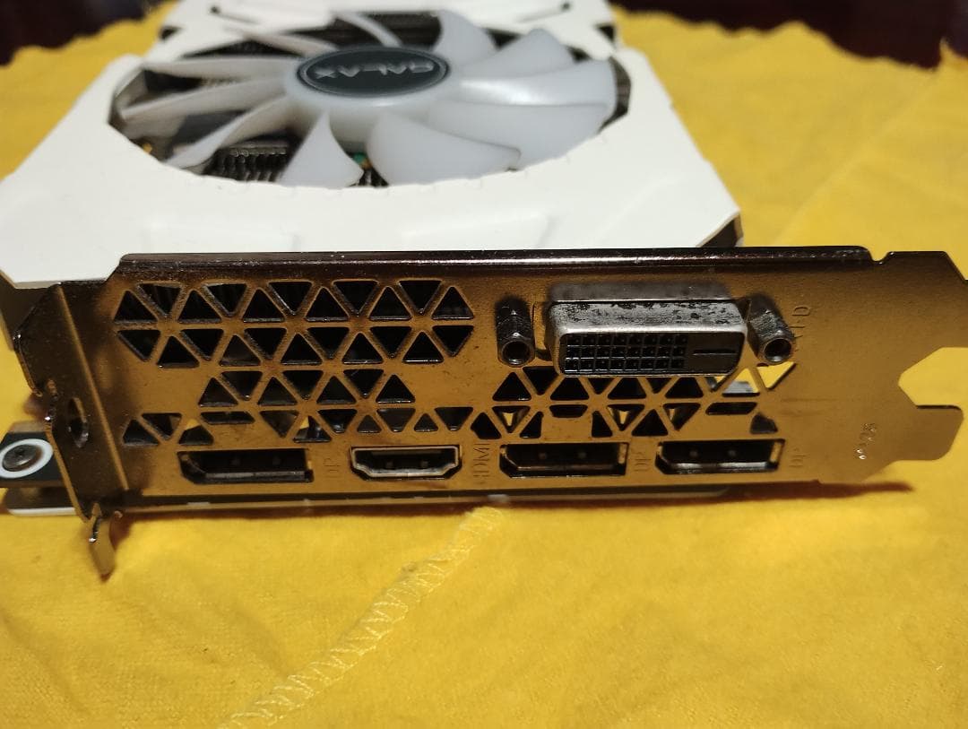 送料無料★玄人志向★GALAKURO★GK-GTX1080-E8GB/WHITE