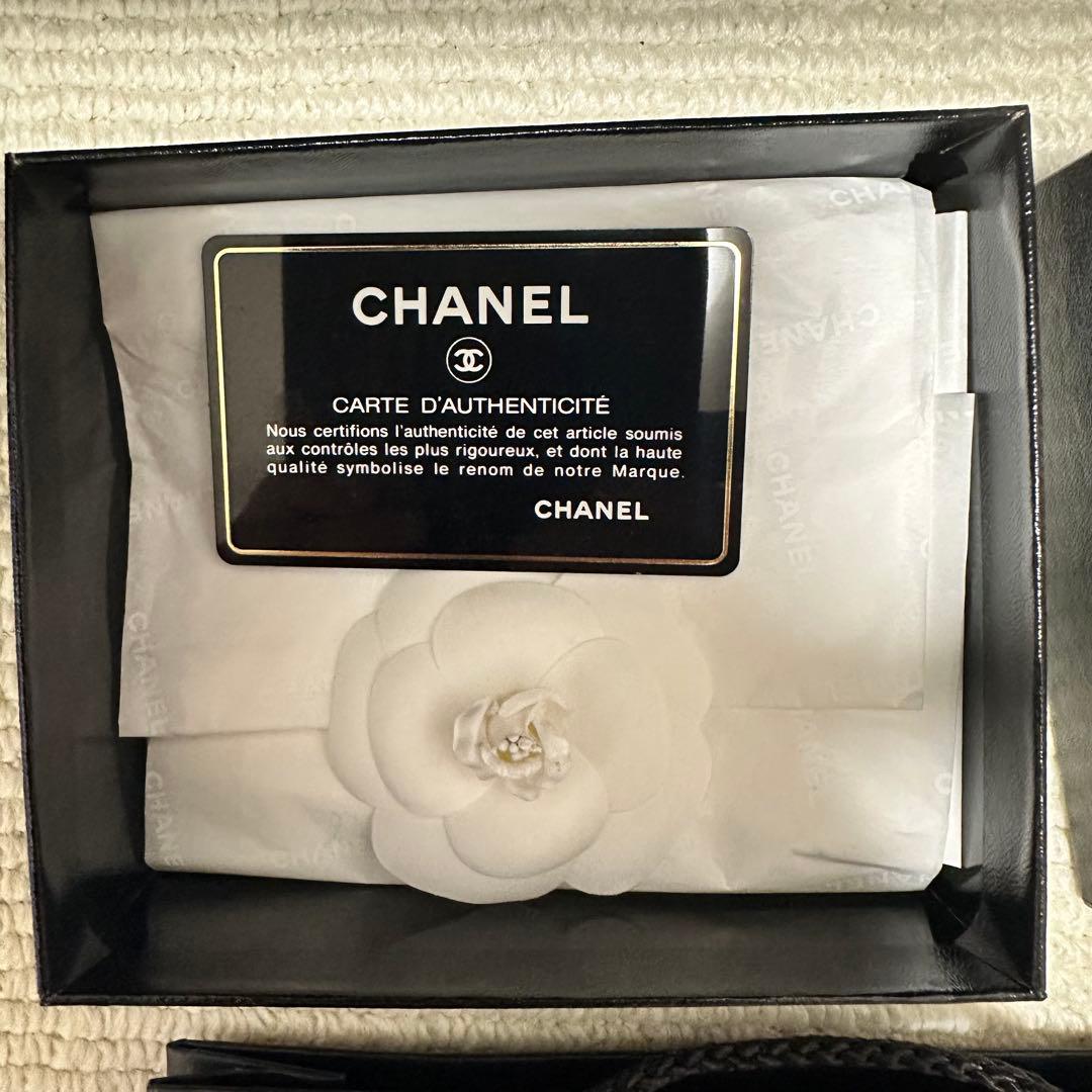 ⭐️新春限定価額⭐️CHANEL 二つ折り財布 黒コンパクトウォレット