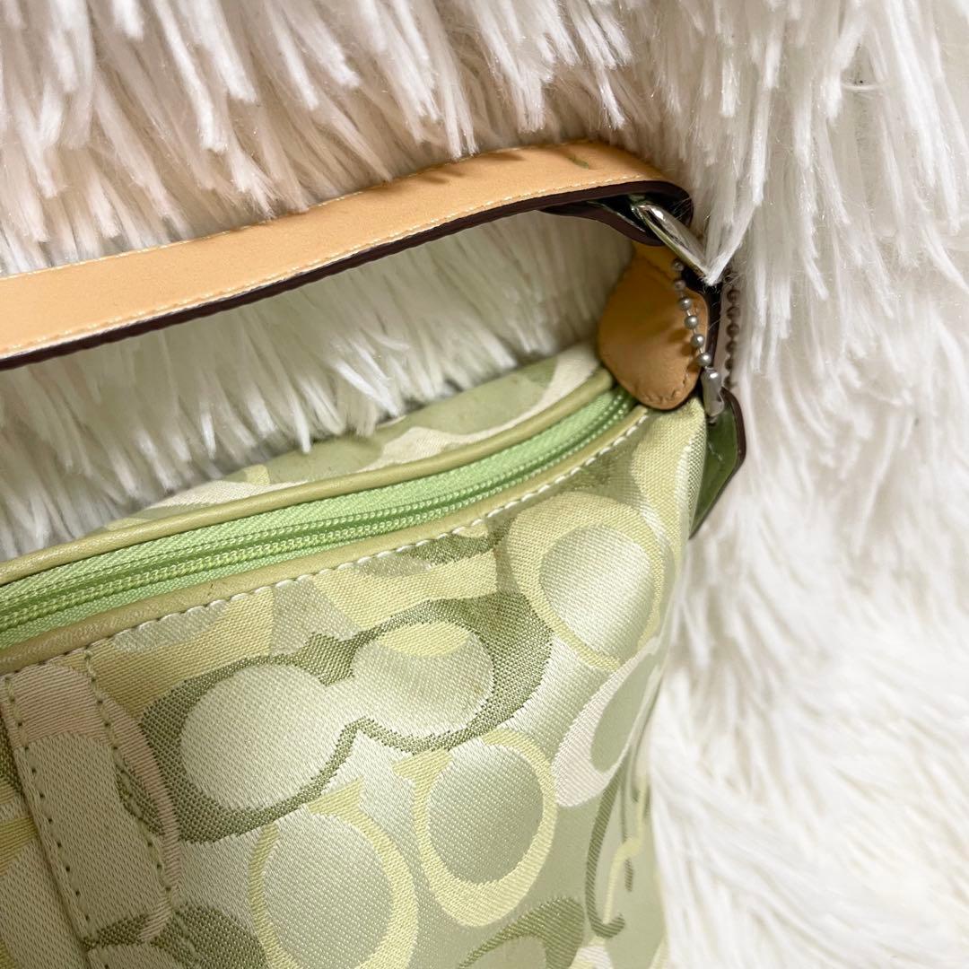 希少カラー コーチ coach シグネチャー 黄緑 アクセサリーポーチ　バッグ