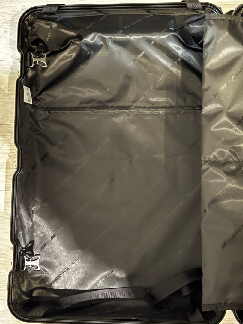 【じぇい】メルセデスベンツ　AMG キャリーケース