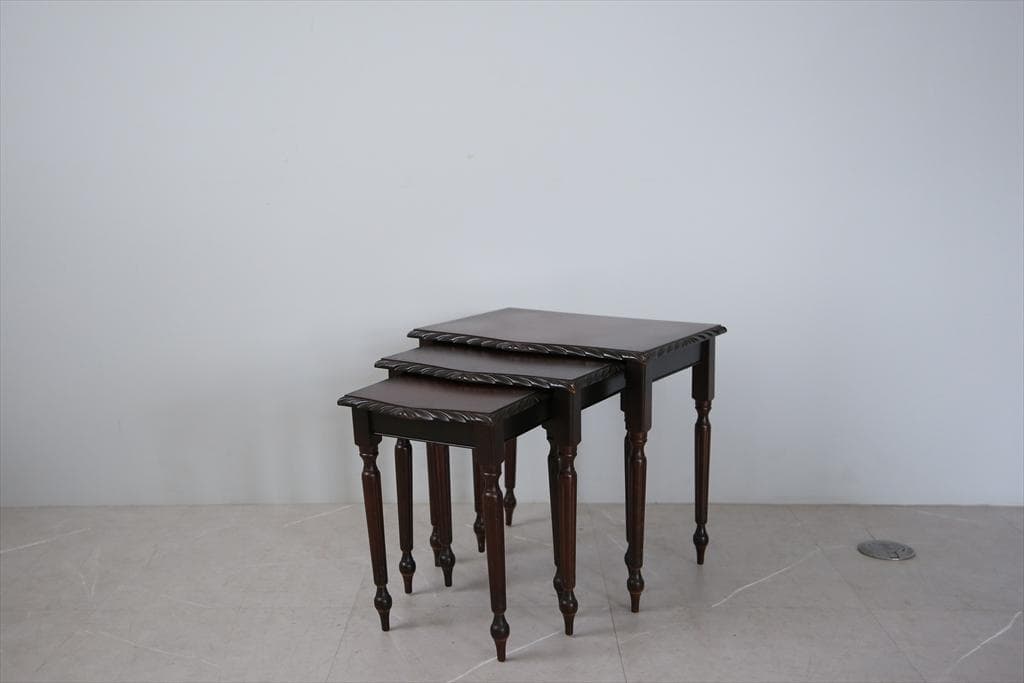 英国アンティーク木製ネストテーブル3台/机/飾り棚/サイドテーブル(89-300