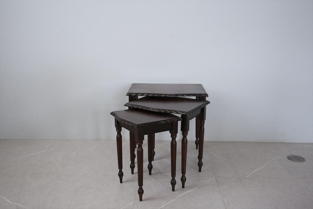 英国アンティーク木製ネストテーブル3台/机/飾り棚/サイドテーブル(89-300