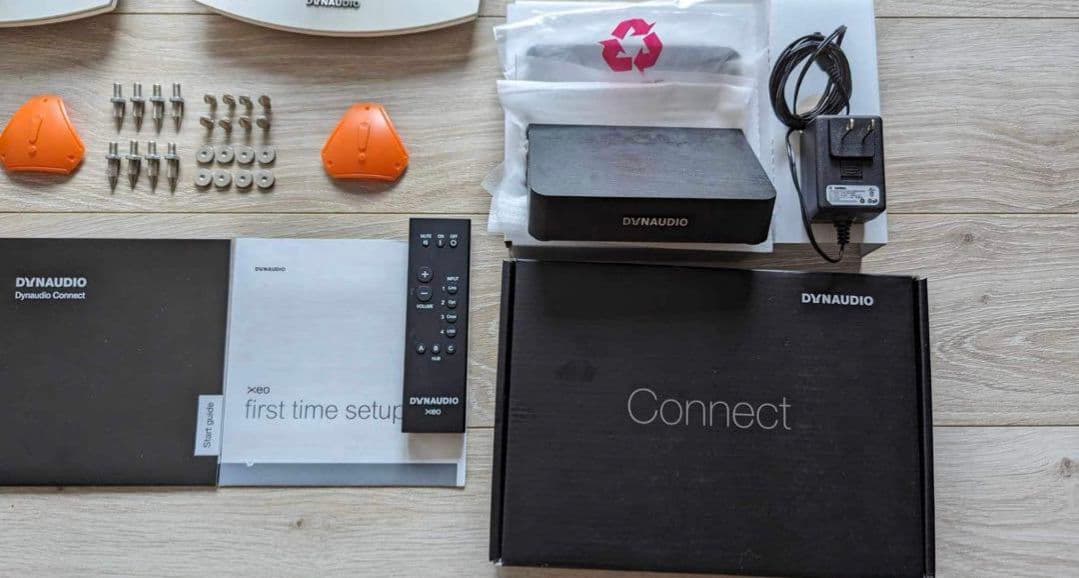 Dynaudio Xeo 4フロアスピーカーとスタンド2個セット、サテンホワイト