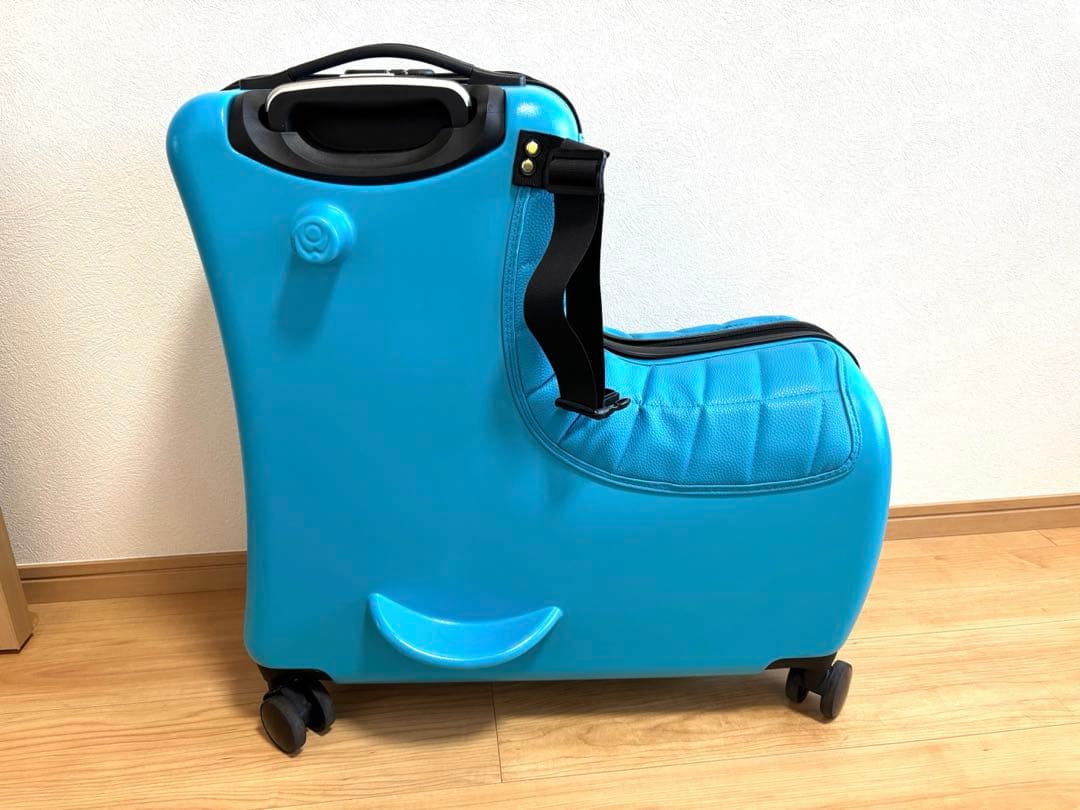 乗れるキャリーケース　青