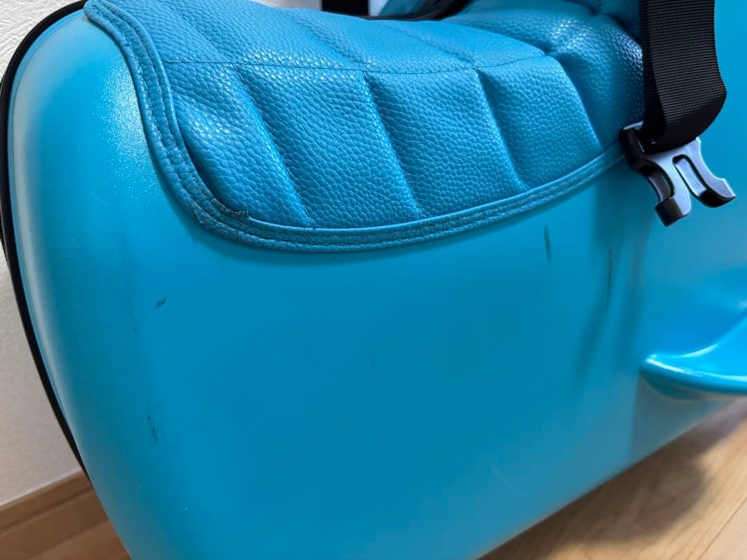 乗れるキャリーケース　青
