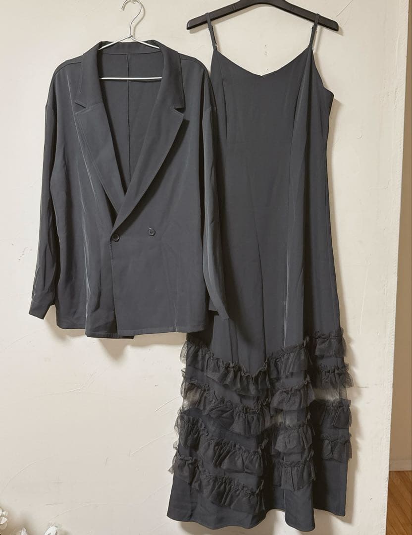 トランスペアレントヘムセットアップドレス