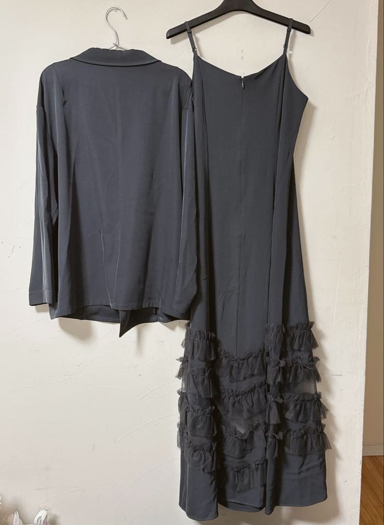 トランスペアレントヘムセットアップドレス