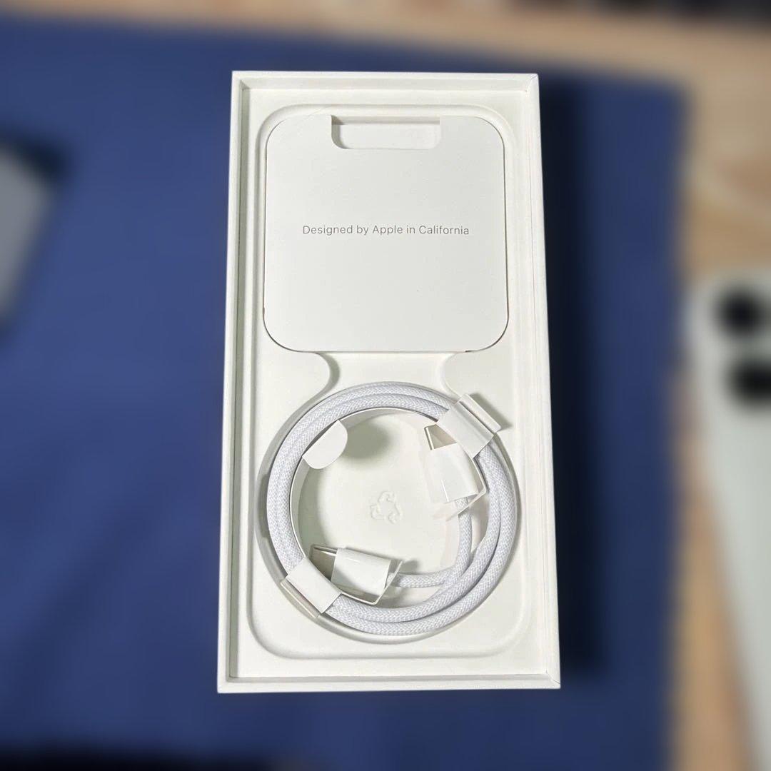 【美品】iPhone 15 Pro 256GB SIMフリー ホワイトチタニウム