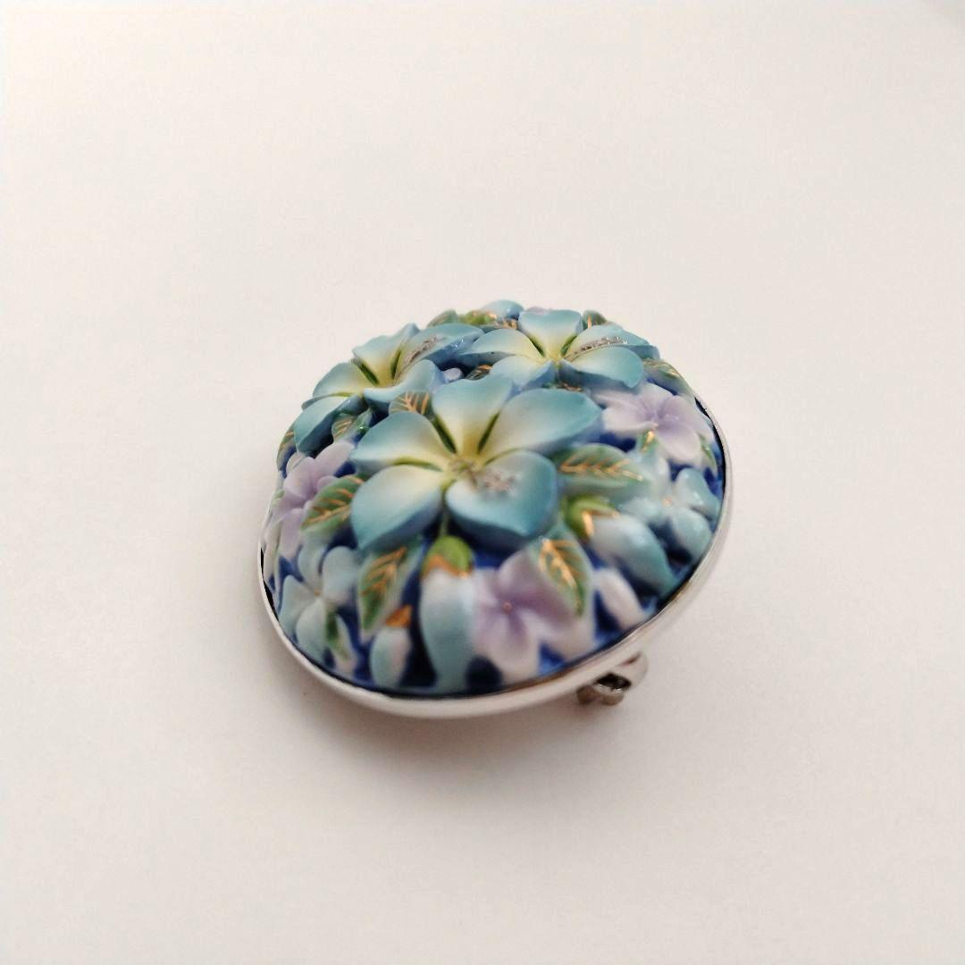 昭和レトロ　俊兼　としかね　有田焼　陶器製　花　小花　ブローチ　青　水色　レトロ