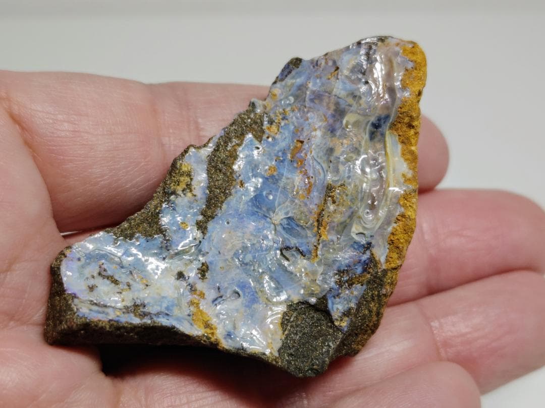 H-5 ボルダーオパール 42g 蛋白石 原石 鑑賞石 自然石 鉱石 鉱物 鉱石