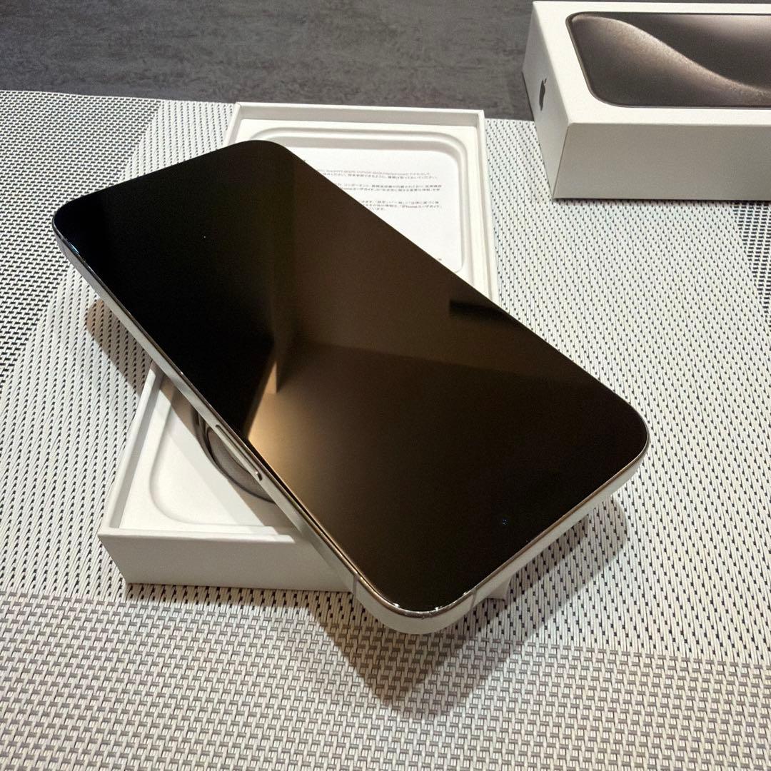 iPhone 15 Pro Max 本体 ナチュラルチタニウム　充電ケーブル付き