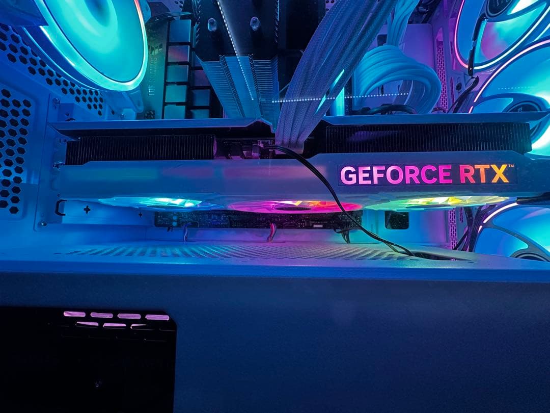 GALAKURO GeForce RTX 4070 本体