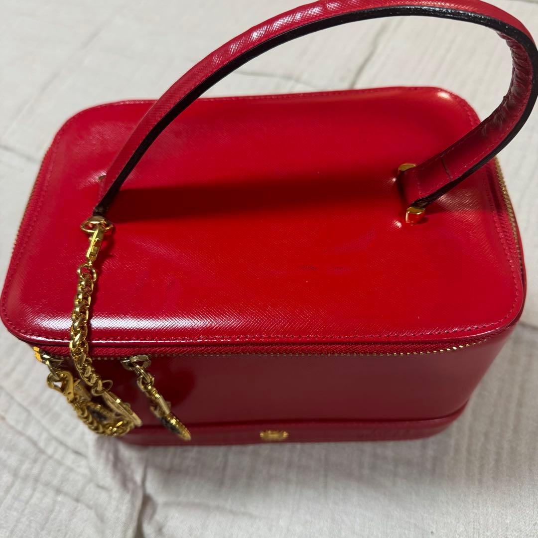 美品 VERSACE レザー バニティバッグ 赤　ファスナー チャーム 太陽
