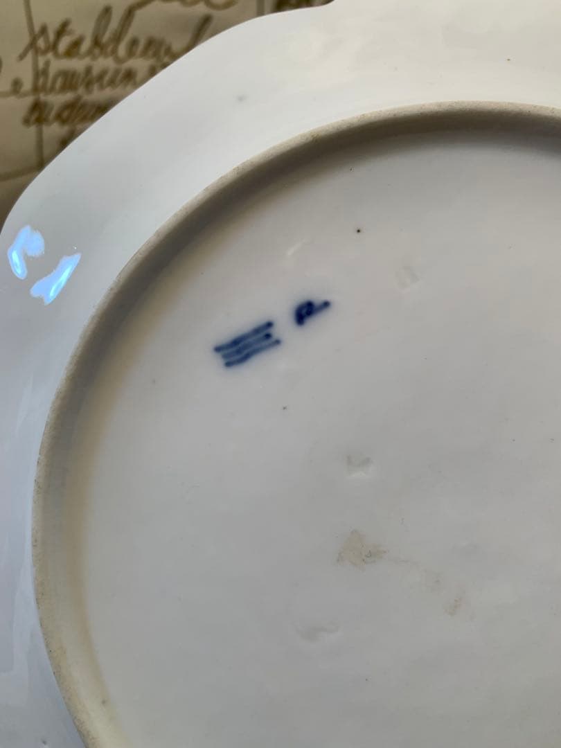 ロイヤルコペンハーゲン　レアな1820年〜アンティークの花柄エンボス加工のお皿！