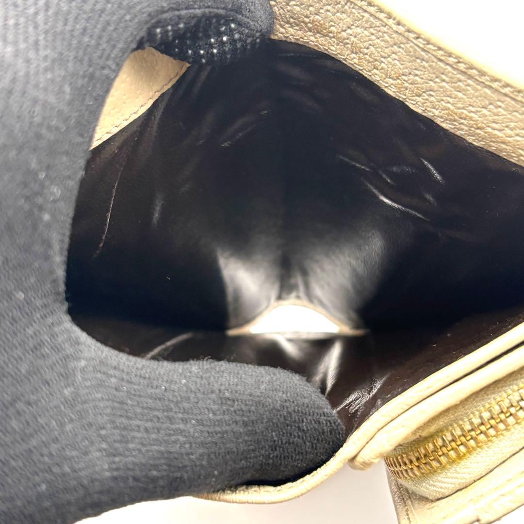 グッチ 折り財布 GGキャンバス ロゴ プレート アイボリー ファスナー