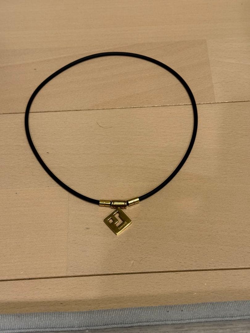 ゴールドネックレス