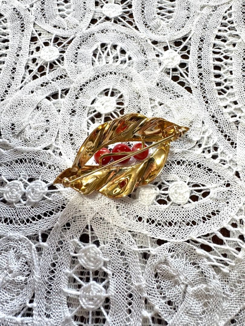 【送料込み】サンゴブローチ