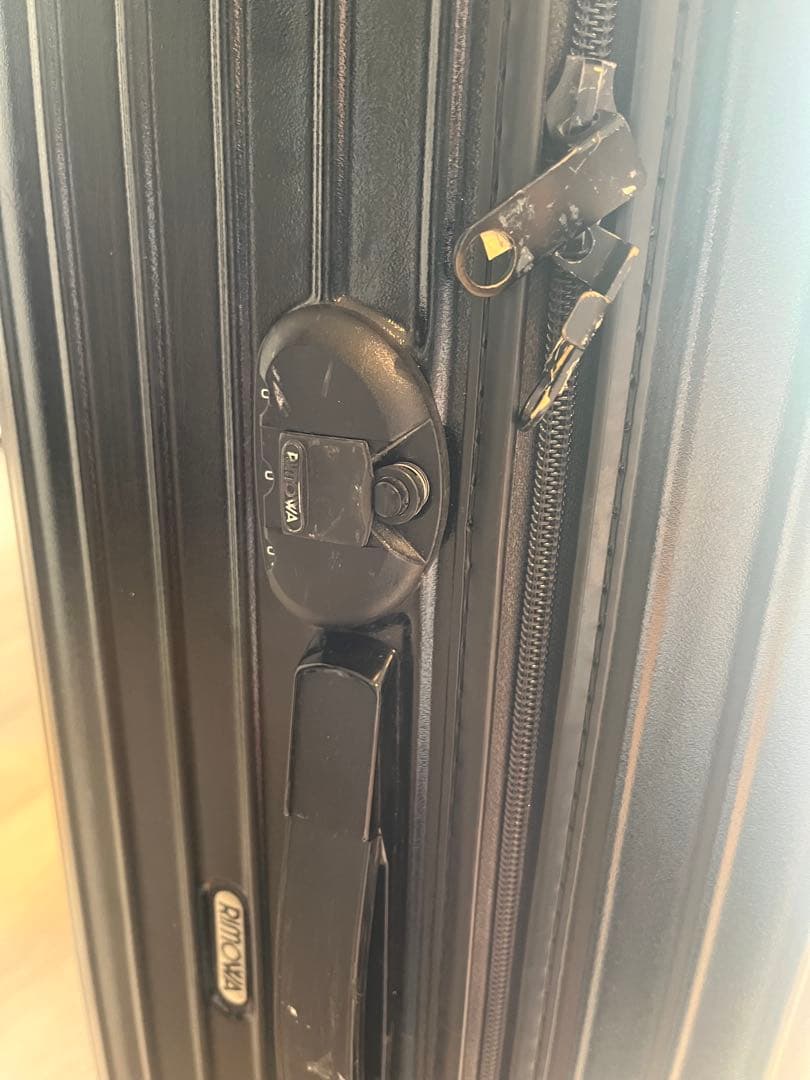 リモワ　サルサ　82L BLACK(割れあり)