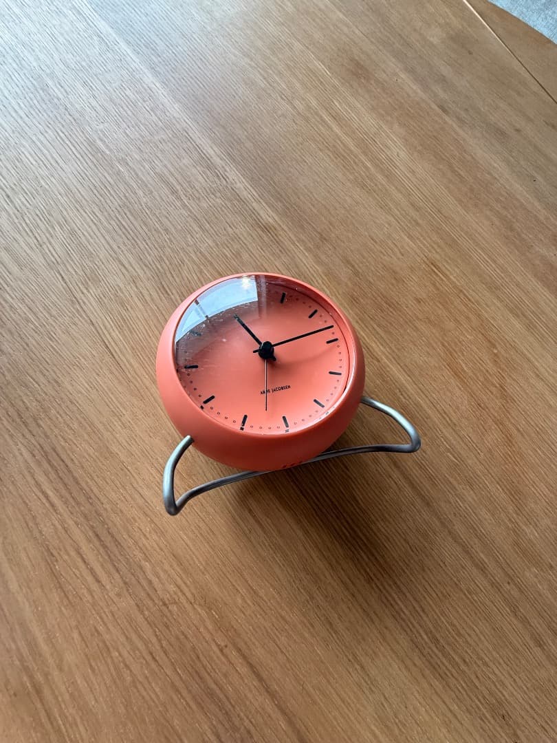 アルネヤコブセン シティホール 置時計 テーブルクロック ペールオレンジ