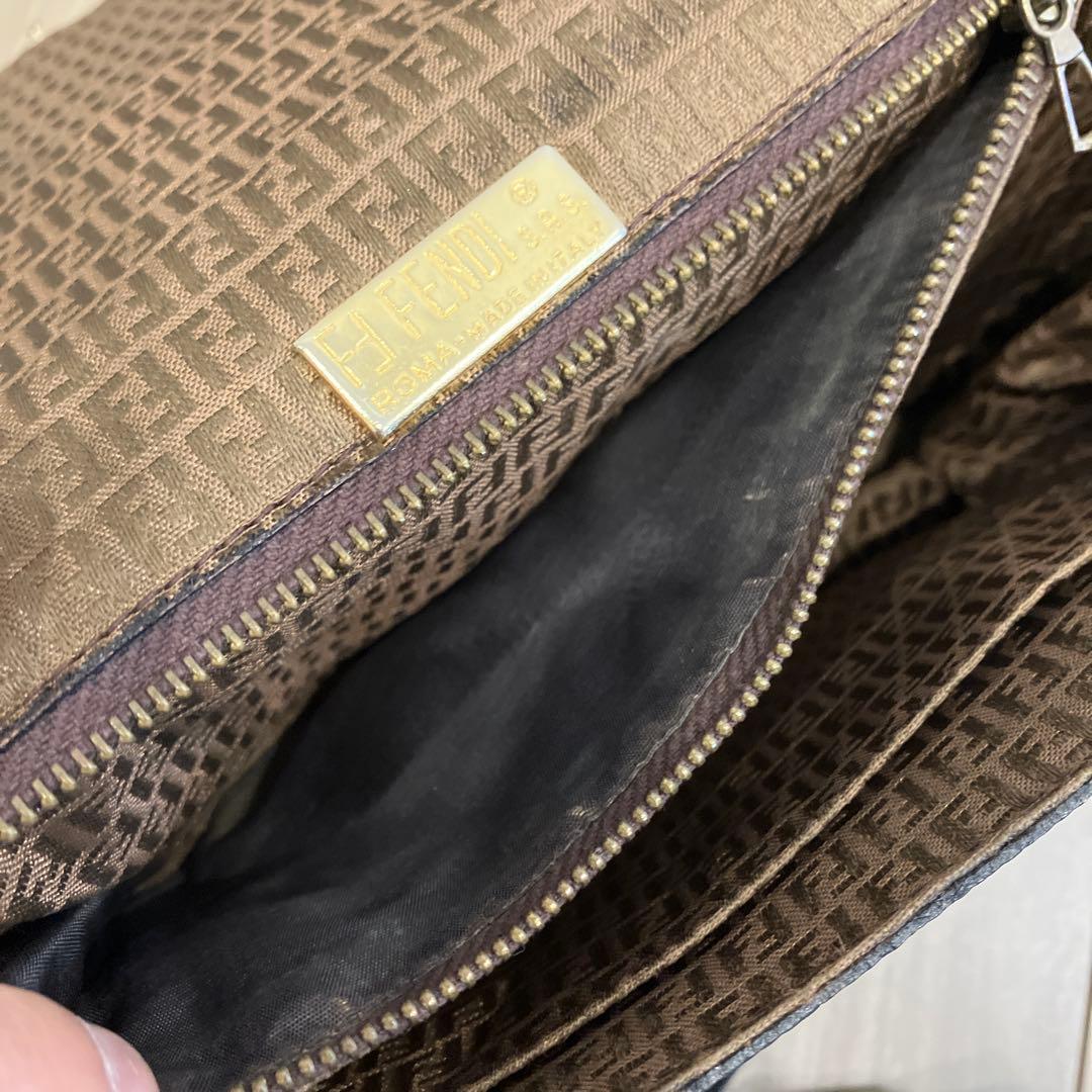 FENDI フェンディ ショルダーバッグ クロスボディ 肩掛け 斜め掛け 黒