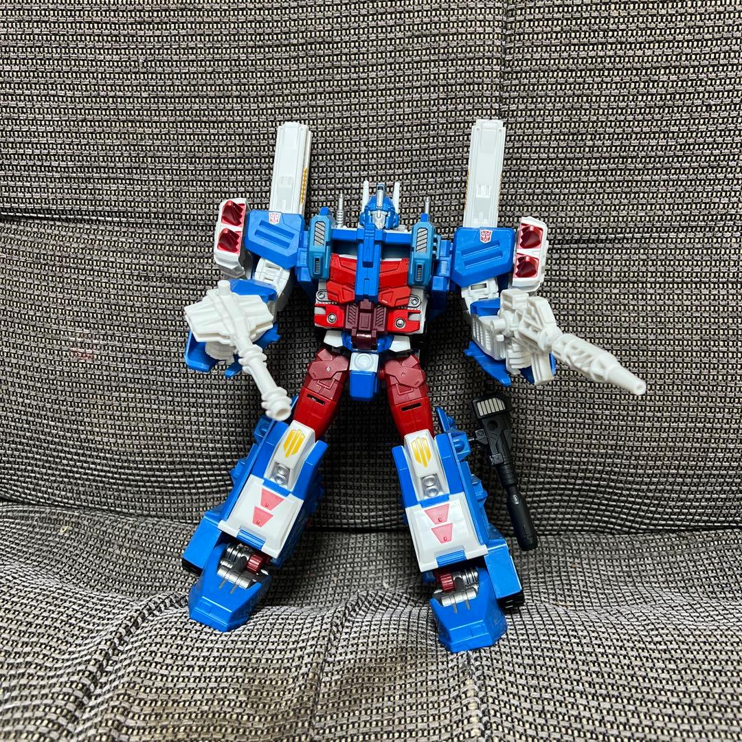 トランスフォーマーレジェンズ　ウルトラマグナス+PC-17