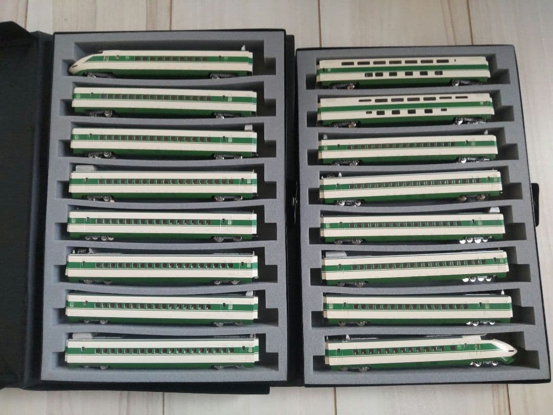 NゲージTOMIX新幹線200系2000番台16両編成　少々難あり