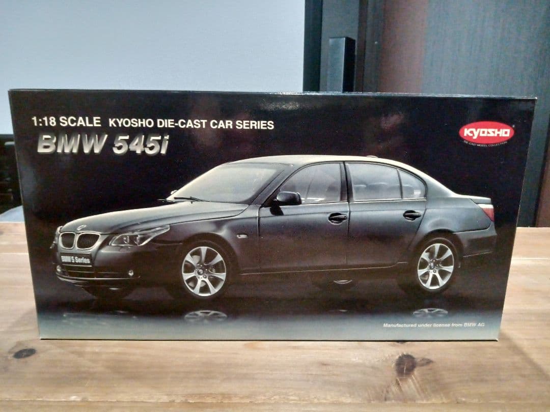 1/18 京商　BMW 5シリーズ　セダン E60 545i ミニカー　ホワイト