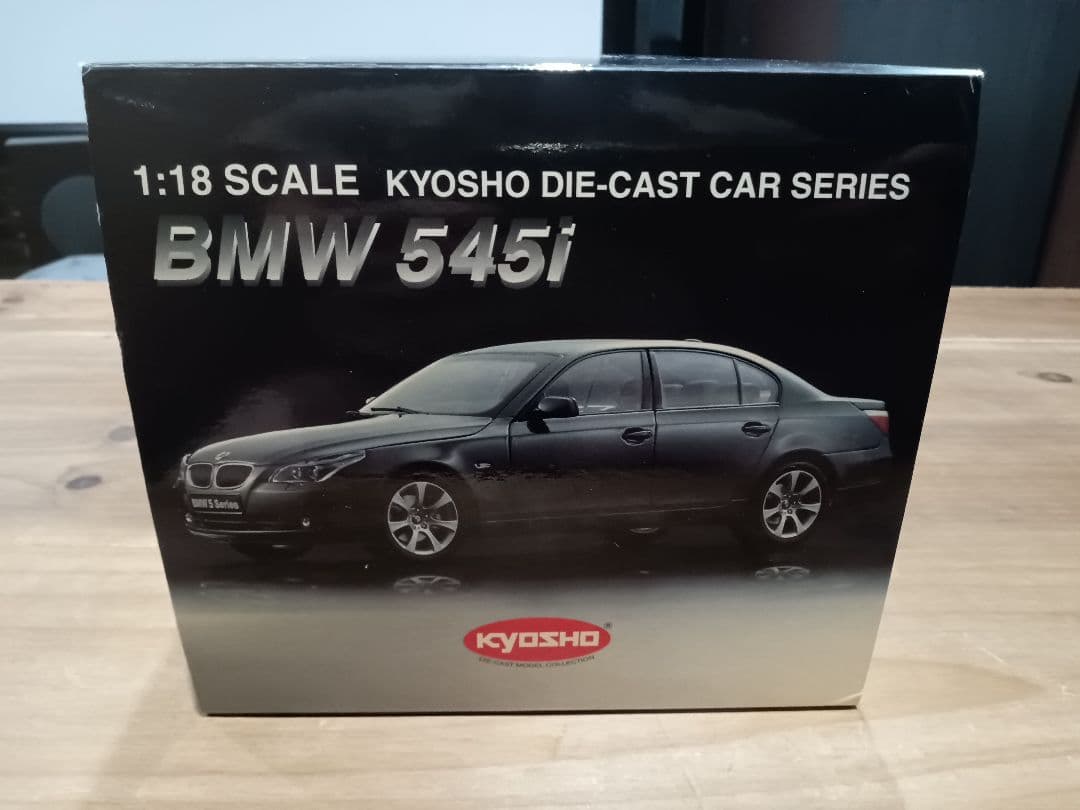 1/18 京商　BMW 5シリーズ　セダン E60 545i ミニカー　ホワイト