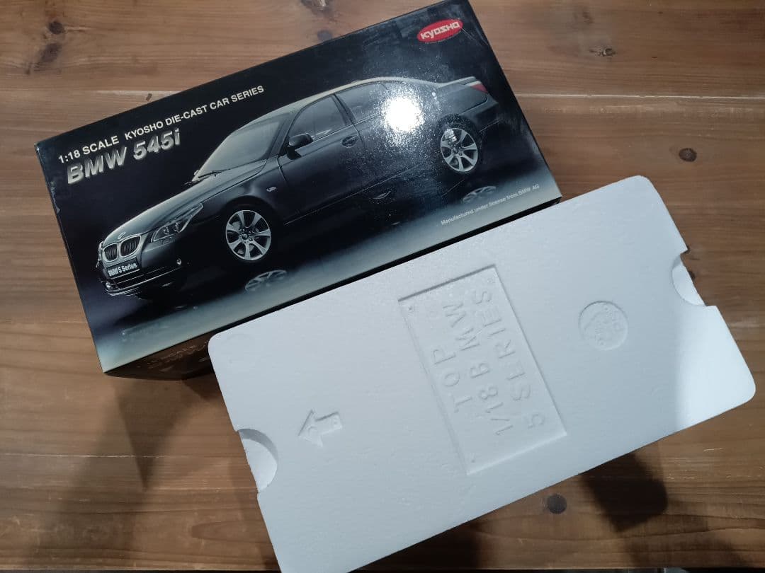 1/18 京商　BMW 5シリーズ　セダン E60 545i ミニカー　ホワイト