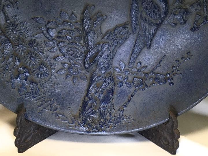 南部鉄器　彫刻飾り大皿置物