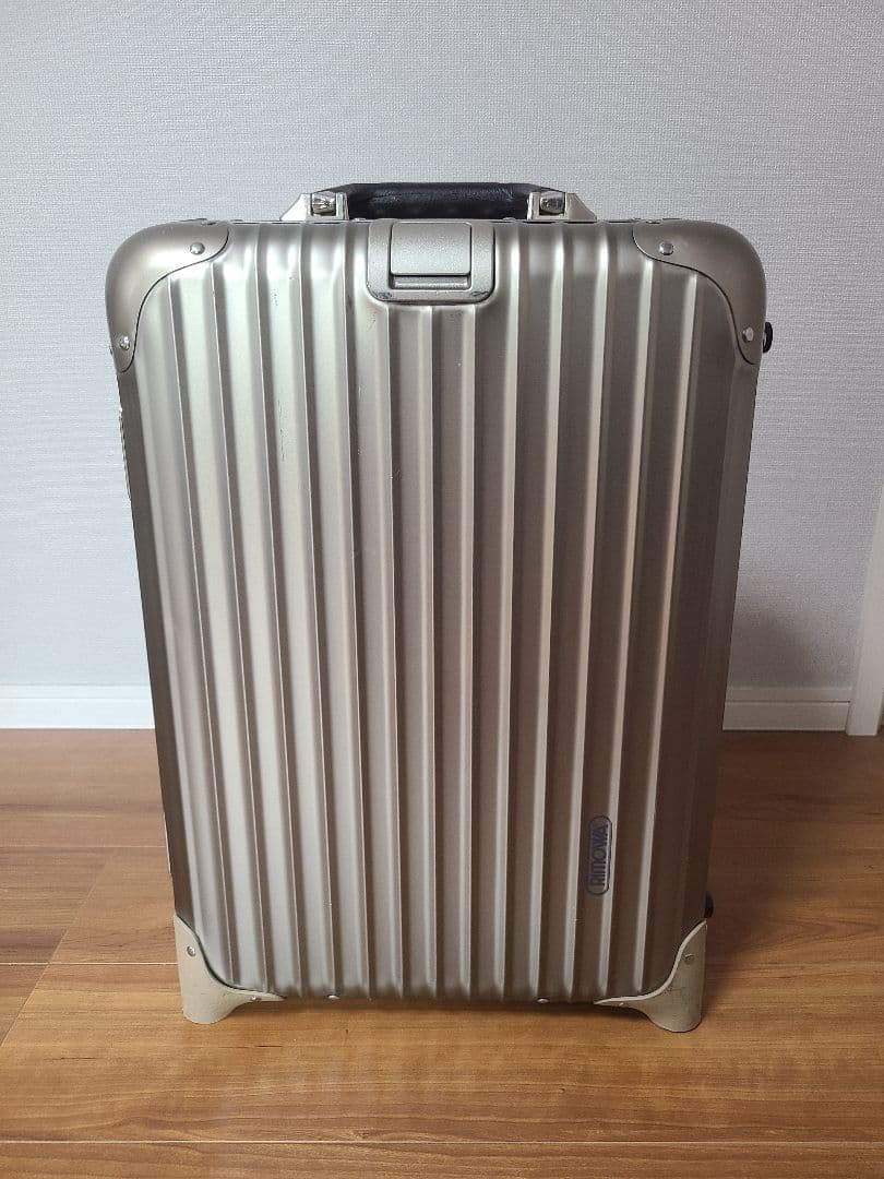 リモワ トパーズ プレミアム 35L 機内持ち込み 2輪 チタニウム アルミ