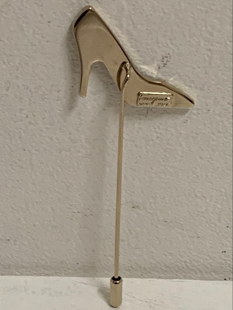 Farragamo VINTAGE ITALY製 パンプスデザイン ピンブローチ