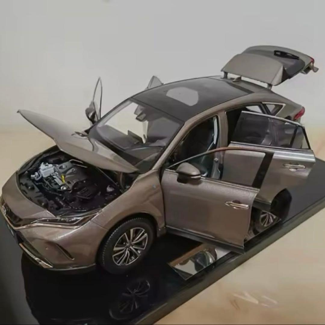 トヨタ ハリアー 1/18スケールモデルミニカー