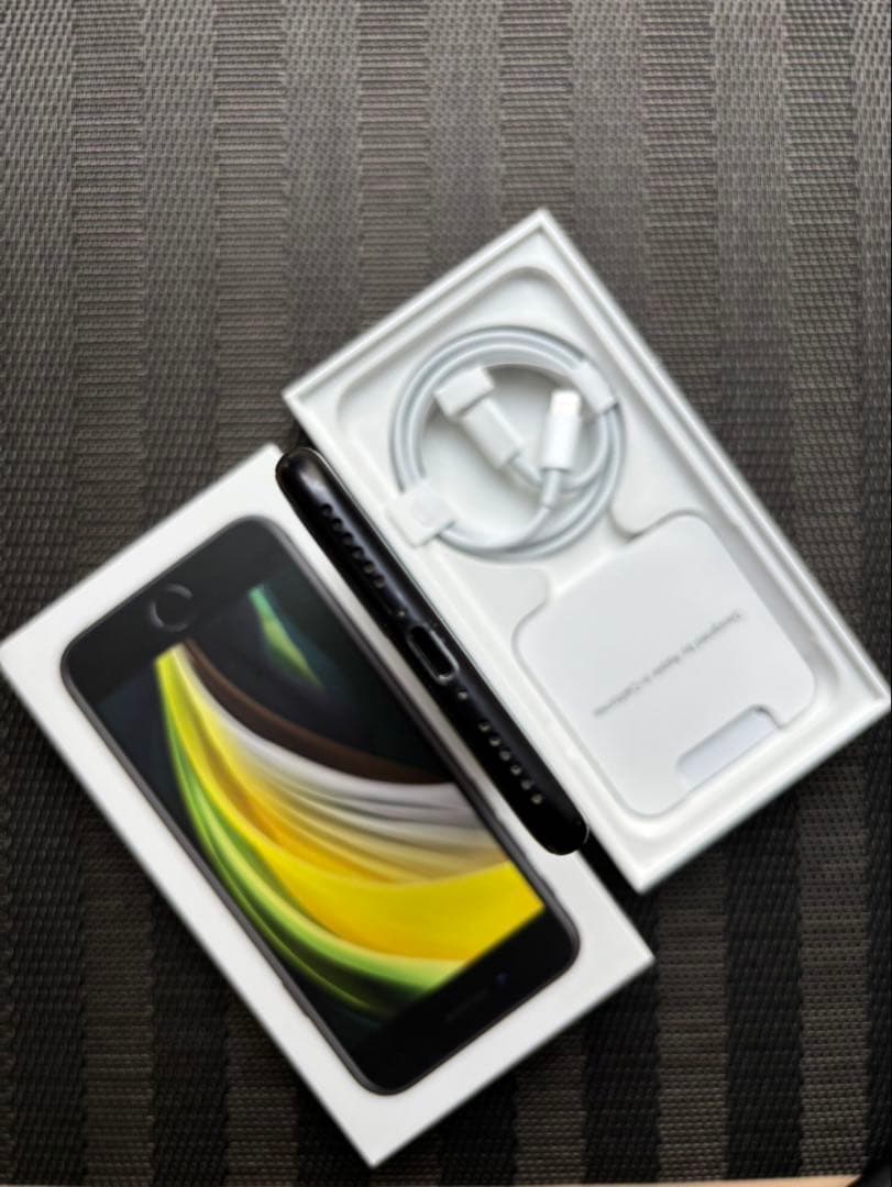 ブラック　iPhone se 第2世代　128GB 本体