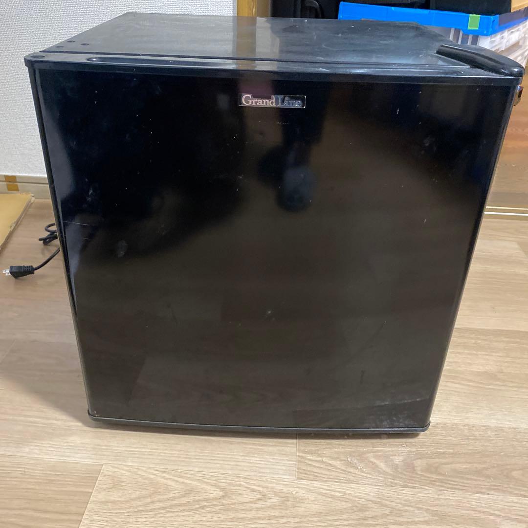 引取り歓迎　Grand Line 冷凍庫 32L ARE-F32BK