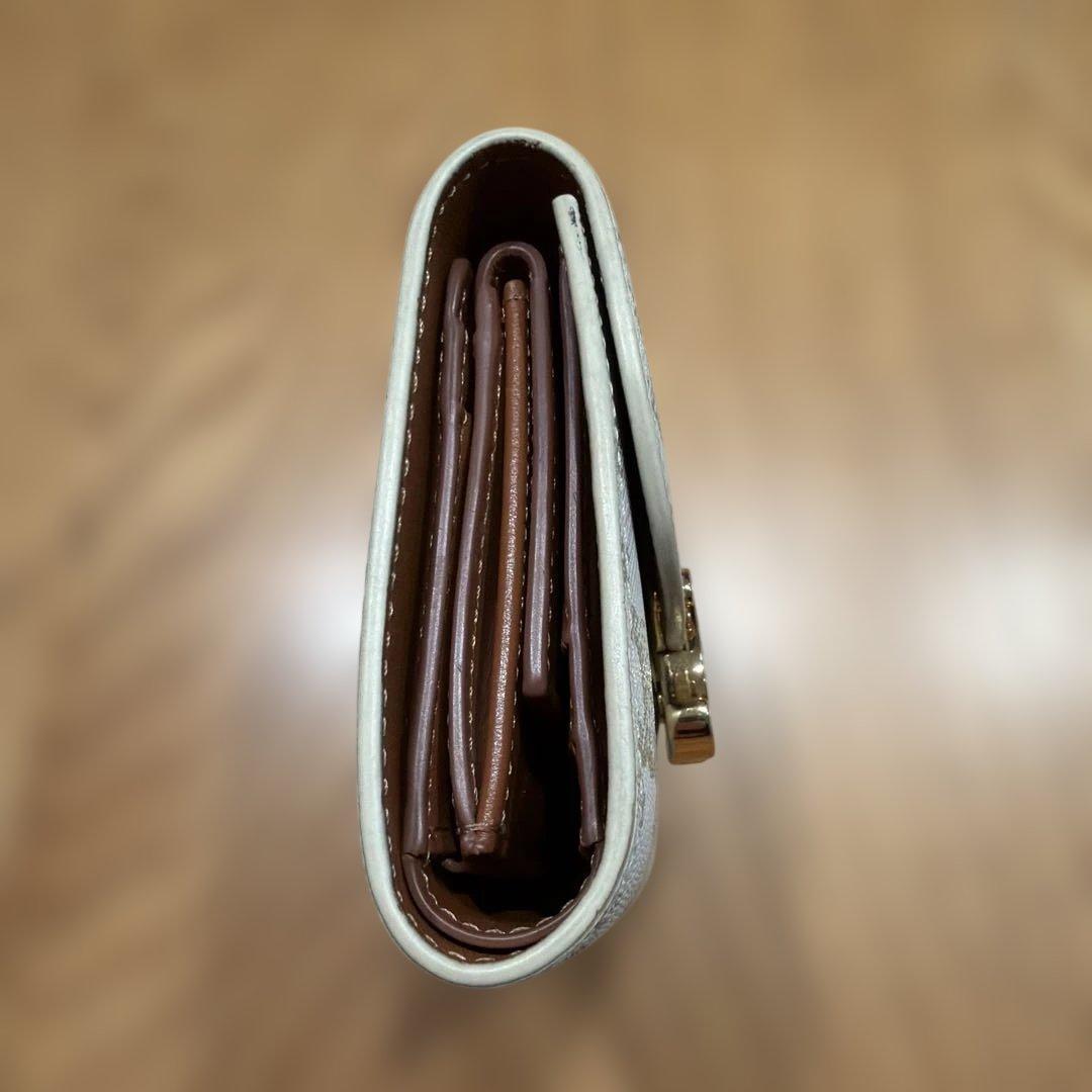 二つ折り財布 アイボリー グリーン ロゴ