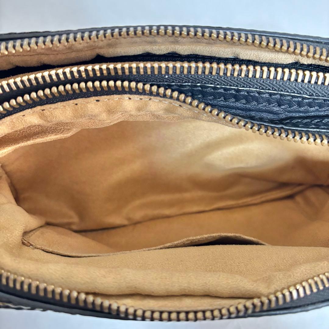 ジミーチュウ　JIMMY CHOO黒 レザー クロスボディバッグ