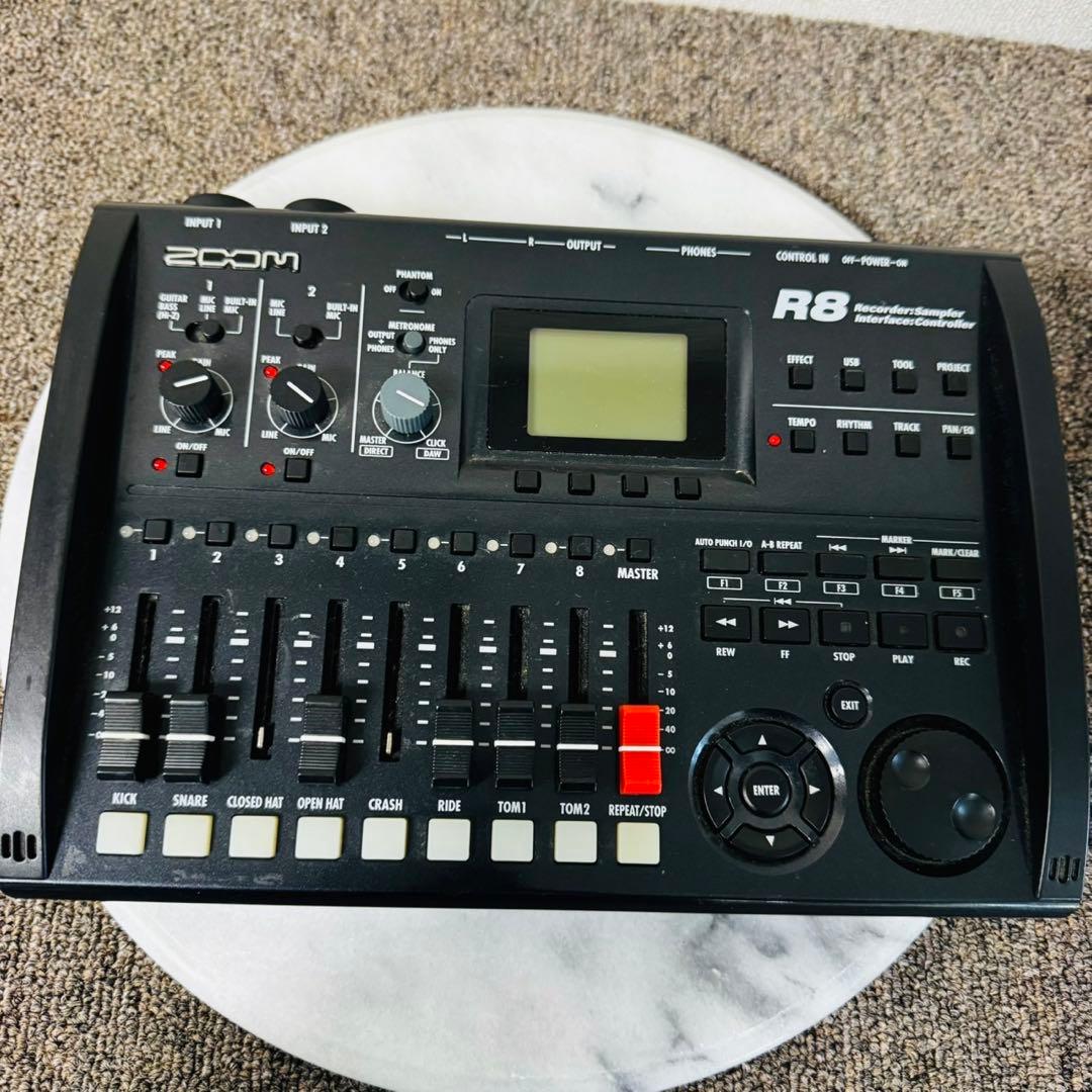 D1早い者勝ち！ZOOM R8マルチトラックレコーダー 8トラック同時再生✨