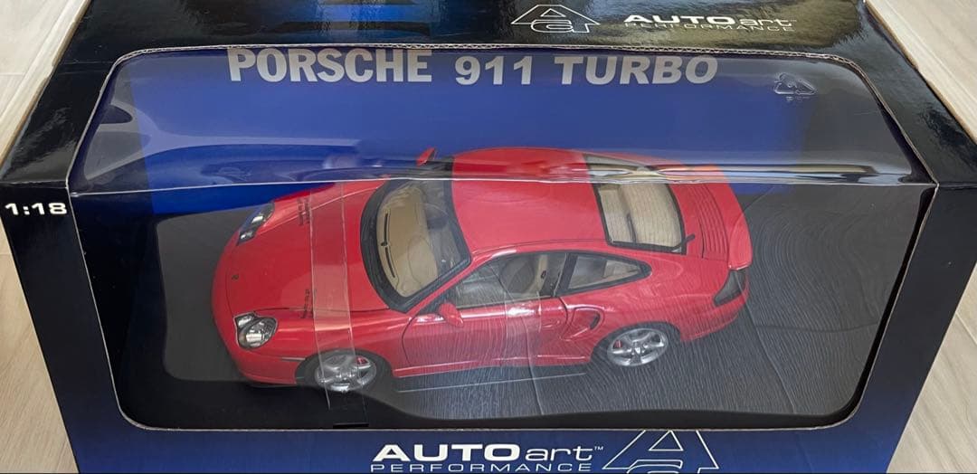 絶版新品 AUTOart /オートアート1/18 ポルシェ911ターボ　レッド