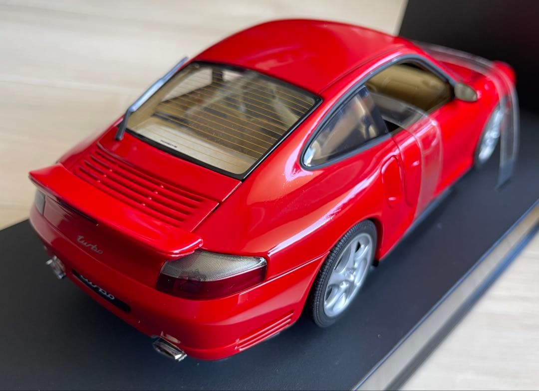 絶版新品 AUTOart /オートアート1/18 ポルシェ911ターボ　レッド