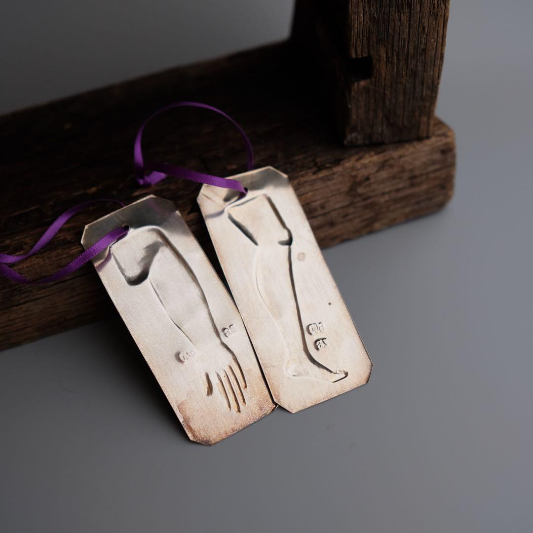 1930年代イタリア製の銀製奉納プレート　脚の形　1点　アンティーク