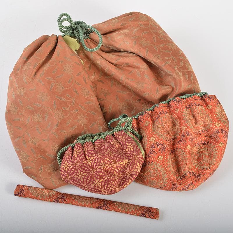 クローバー　利休茶箱赤絵竹花文茶碗棗など八点　一式　仕覆付　M　R7184