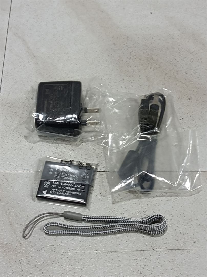 八6646【未使用品】Panasonic LUMIX DMC-SZ10