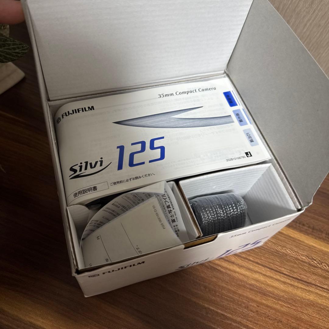 【新品未使用・送料無料】 FUJIFILM Silvi 125 フィルムカメラ