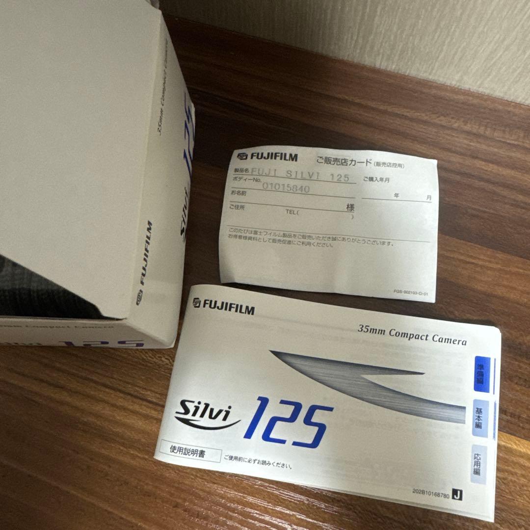 【新品未使用・送料無料】 FUJIFILM Silvi 125 フィルムカメラ