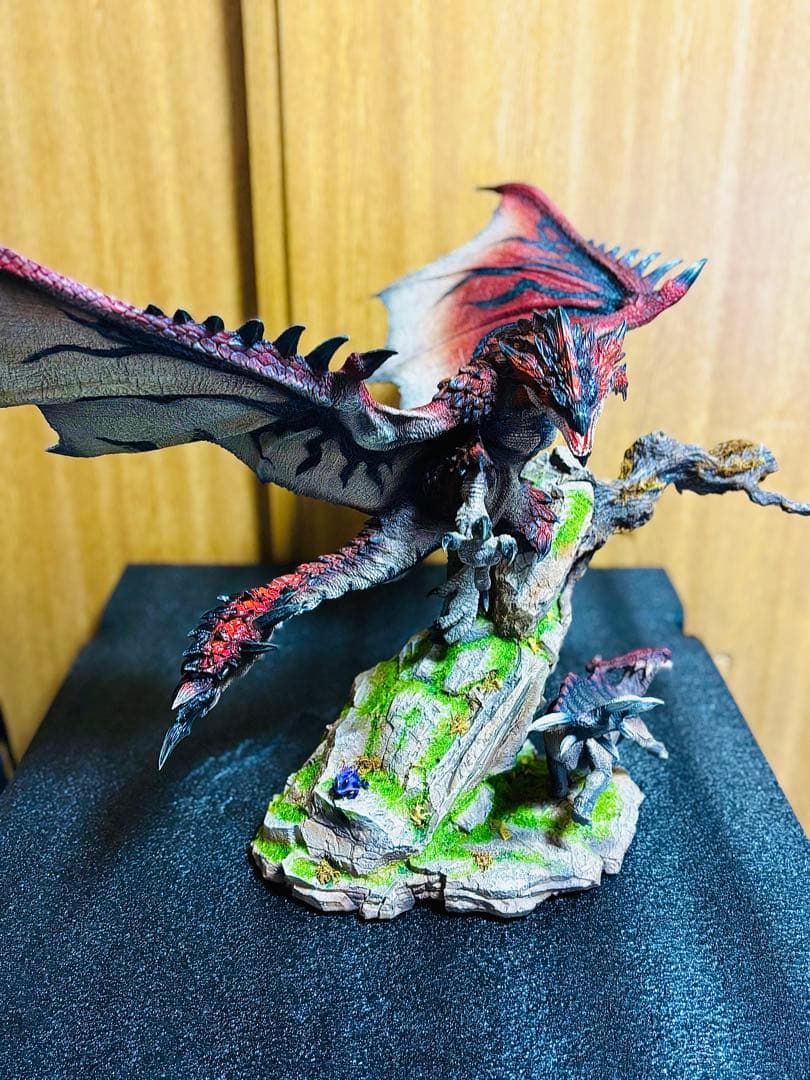 モンスターハンター リオレウス フィギュアクリエイターズモデルと比較あり