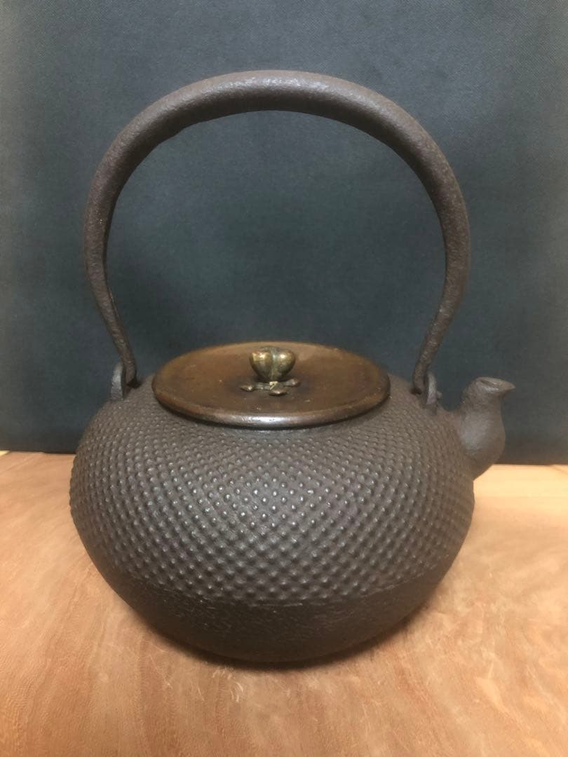 【茶道具】霰（あられ）紋 鉄瓶・在銘『良香』