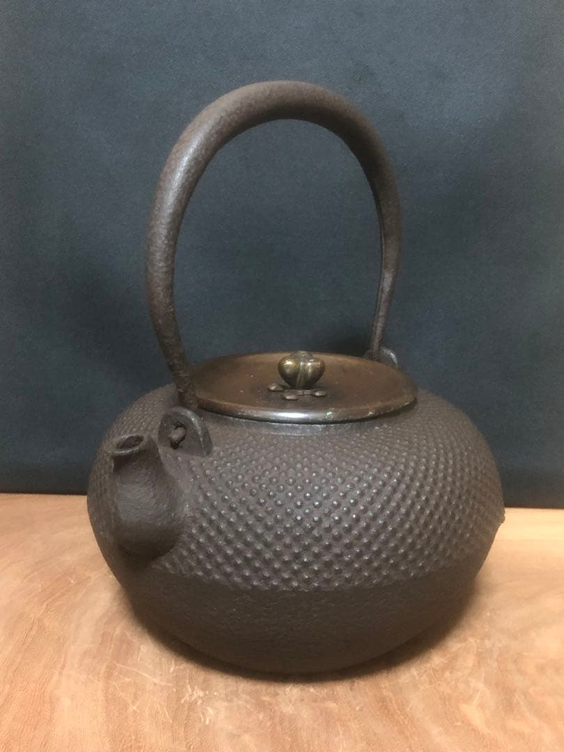【茶道具】霰（あられ）紋 鉄瓶・在銘『良香』