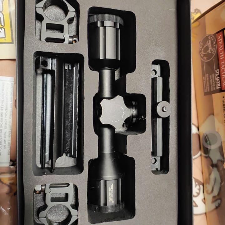 BSA製　タクティカルス スコープ　STS　4x32LE　金属箱付き 実銃対応