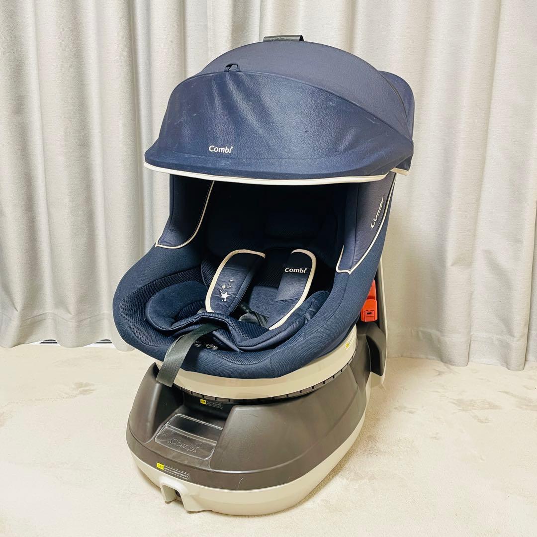 Combi クルムーヴ　チャイルドシート